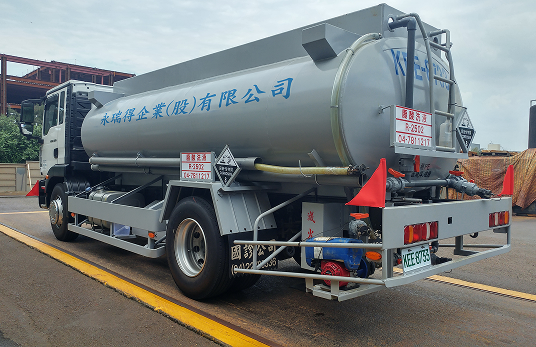 化工原料供糟車運送